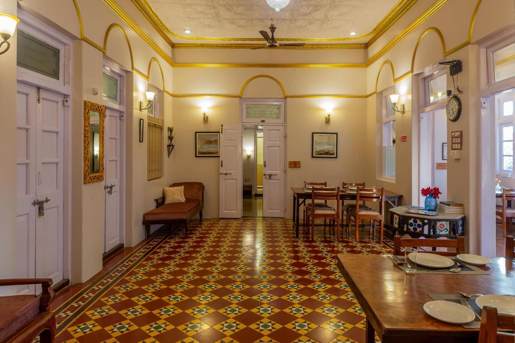 Il Palazzo Villas Панчгани Экстерьер фото